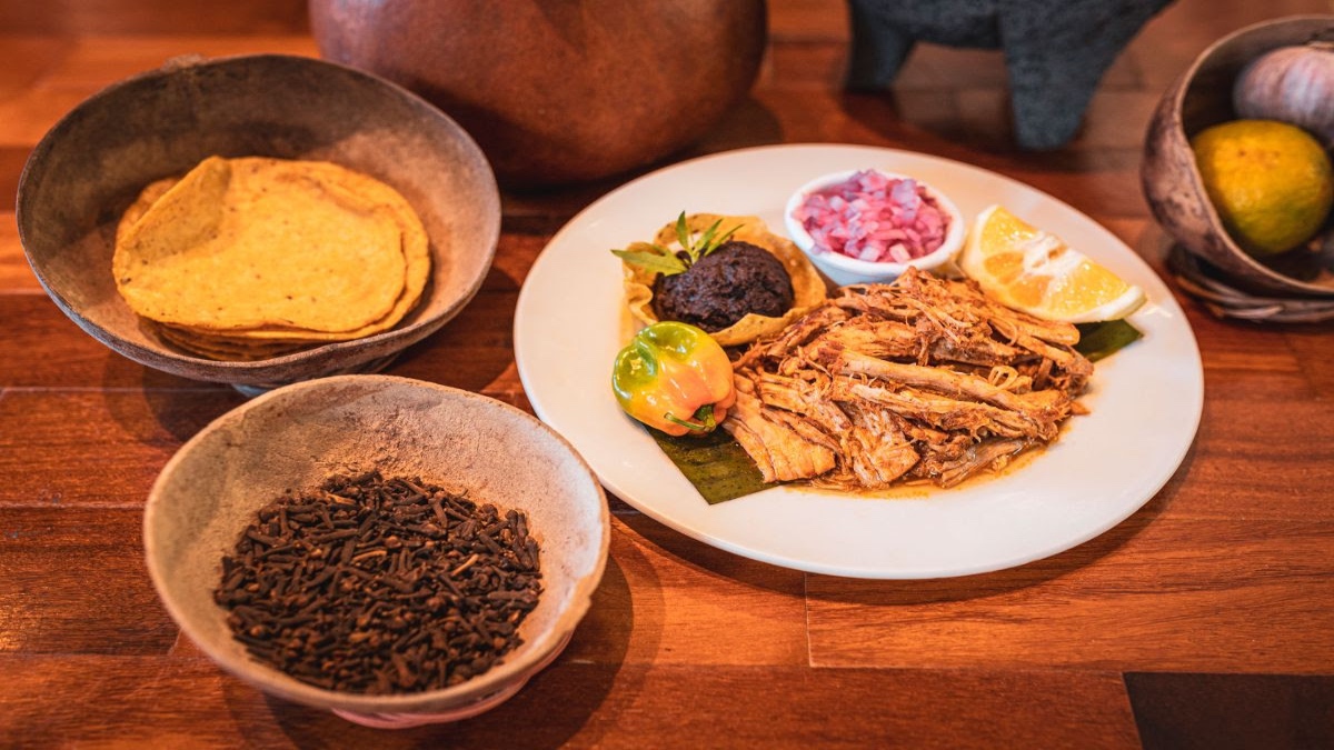 Platillo emblemático: Cochinita Pibil en el Top 10 de los Best Street Foods In The World 2023