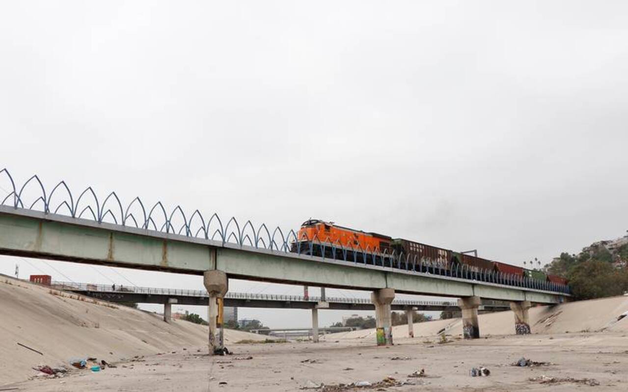 La construcción del tren elevado en Tijuana está retrasada por cuestiones administrativas y técnicas