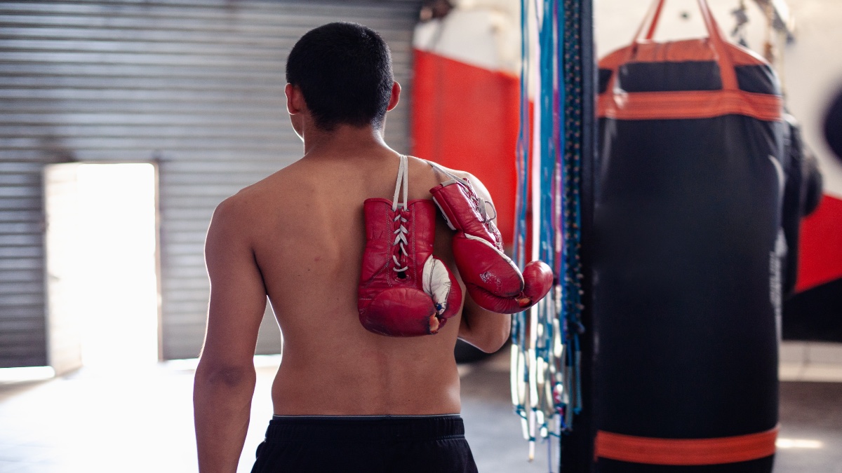 El boxeador Emiliano “El Tlacuatzintl” Orozco realiza rifas para llegar al Festival Olímpico Mexicano