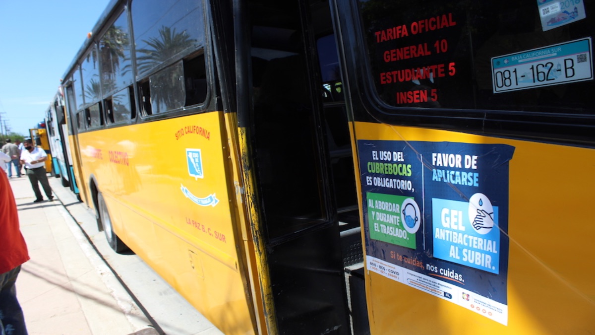 Choferes amagan con subir tarifa en el transporte público de La Paz