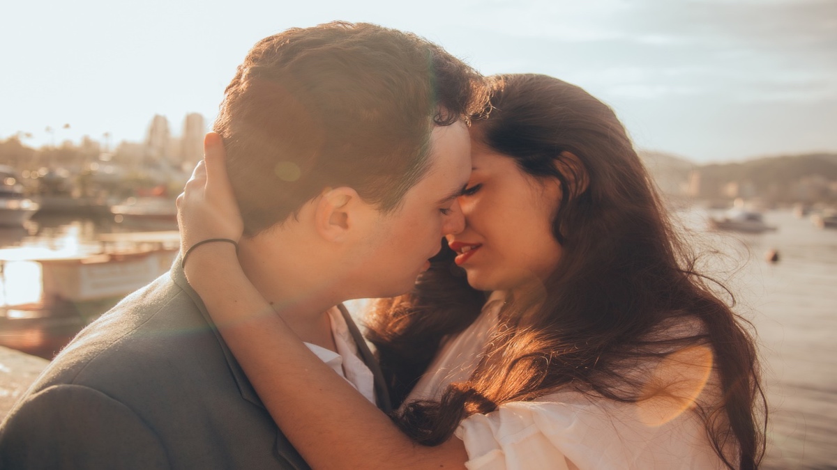 Mexicanos disfrutan más besarse con sus amantes que con sus parejas: Gleeden