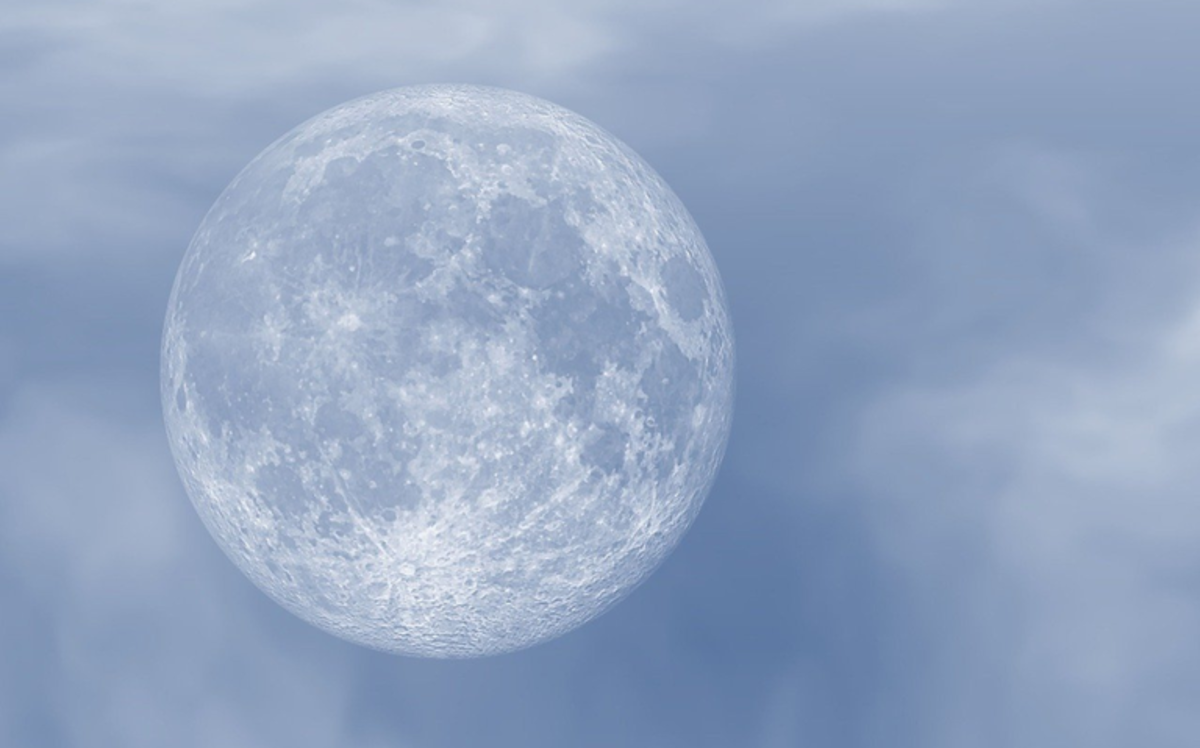Conoces la noticia falsa en redes sociales de la enorme Luna en el Círculo Polar Ártico