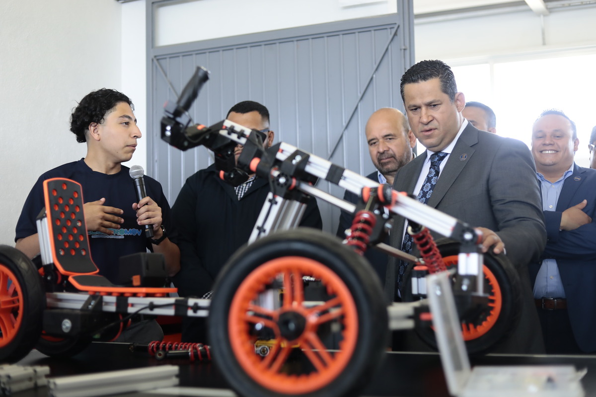 Guanajuato forma técnicos en el manejo y mantenimiento de autos eléctricos: Diego Sinhue Rodríguez