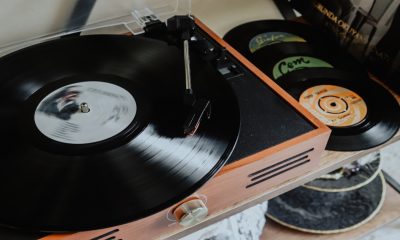 Resurgimiento de los discos de vinilo: ¿Son de adorno o para escuchar?