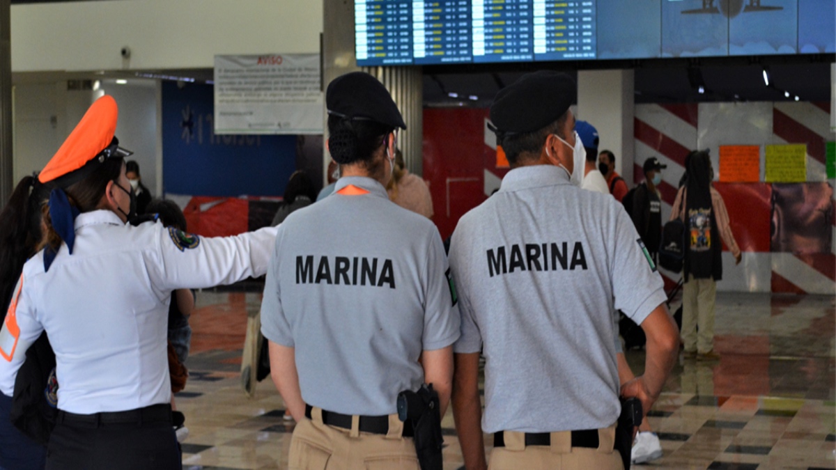 La Marina detecta un insual intercambio de maletas en centros cambiarios del AICM