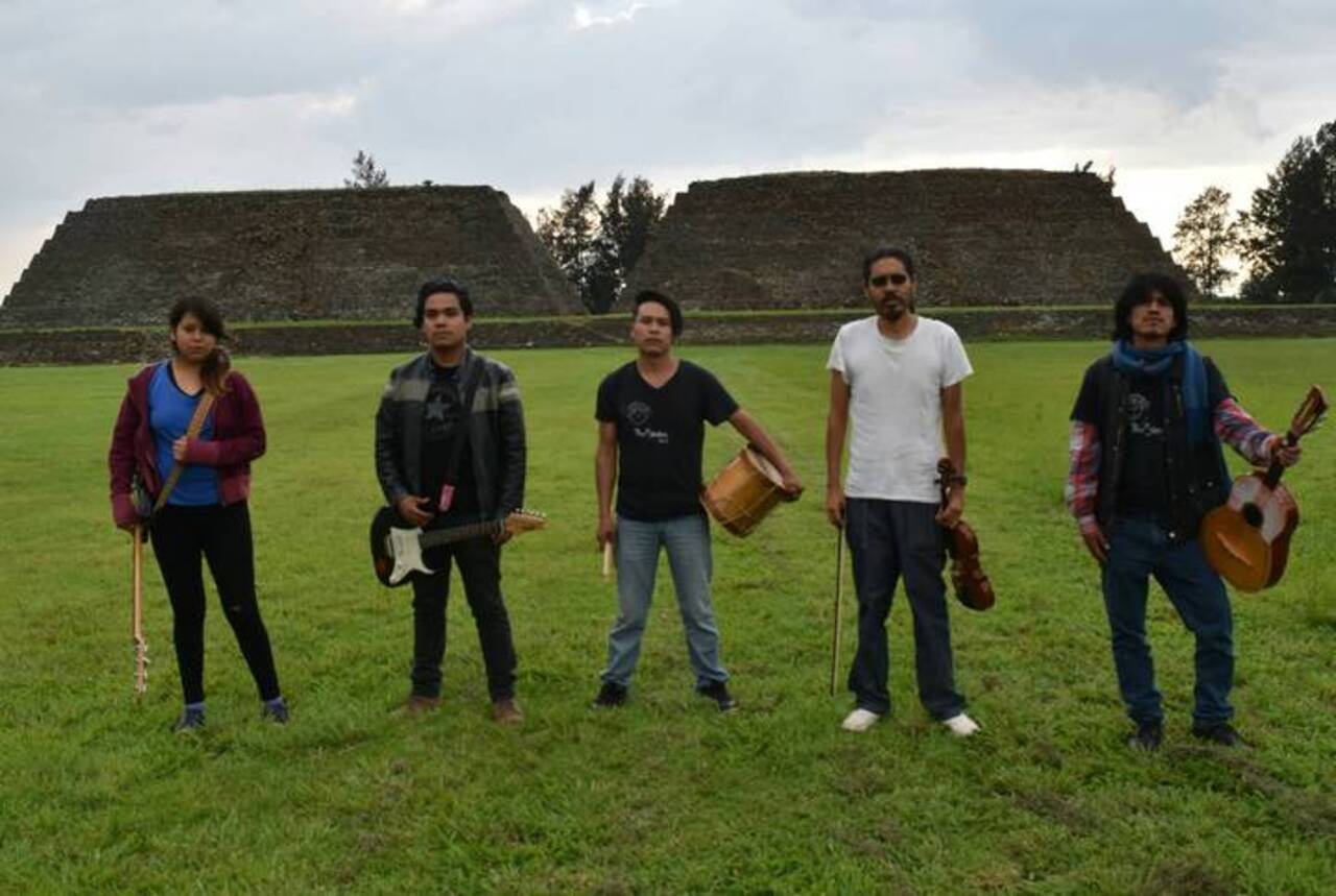 Los Simios Band salen al rescate de la lengua purépecha con su música ska