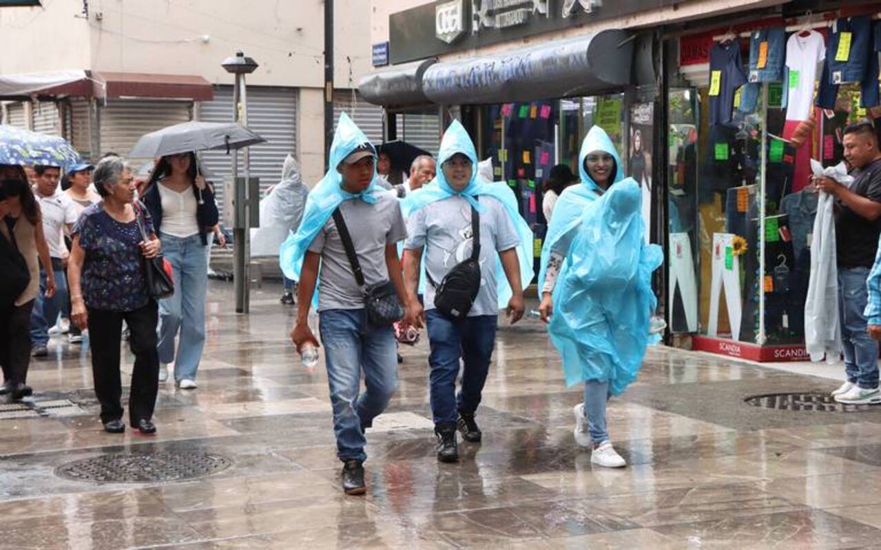 Dos de cada 10 impermeables de lluvia en la Ciudad de México llegan a reciclarse