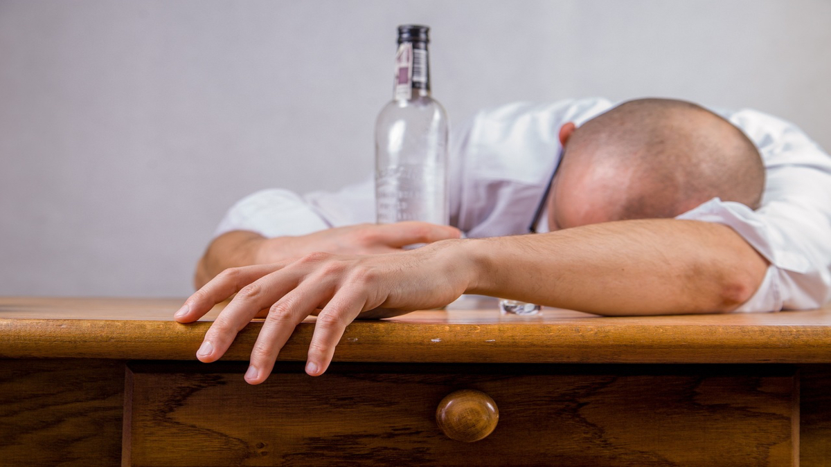 Los hombres tienen un mayor riesgo de contraer hepatitis por alcohol, drogas y sexo sin protección