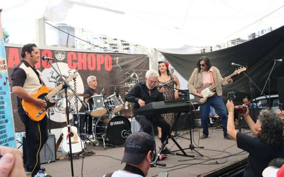 El exintegrante de Los Hooligans, Javier de la Cueva ofrece concierto en El Chopo
