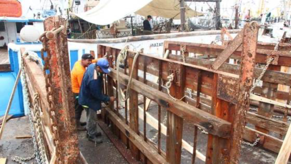 Se intensifican los trabajos de reparación de barcos en Sinaloa