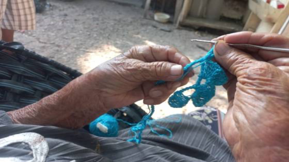 Con 80 años, Doña Margarita preserva el arte del tejido de gancho en Escuinapa (Sinaloa)