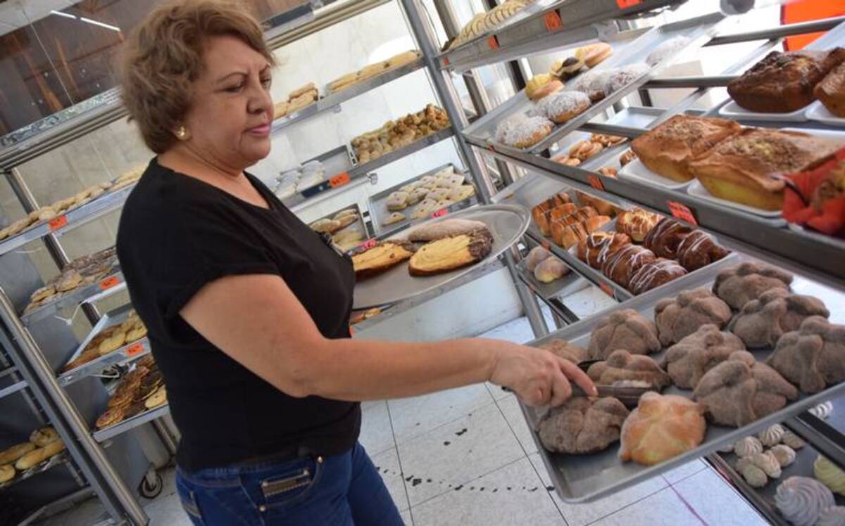 Los panaderos de Guanajuato preservan la tradición del pan de muerto, pese al aumento de insumos