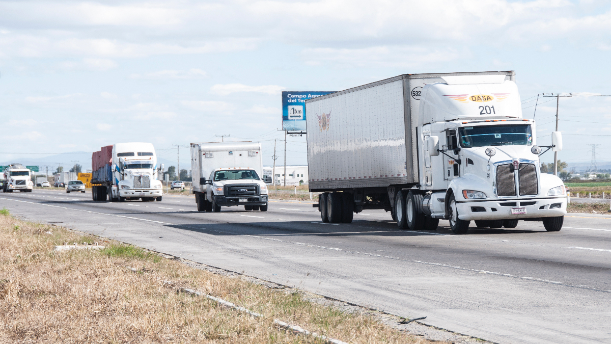 Habrá perdidas millonarias por revisiones a camiones en la frontera entre México y Texas: Canacar