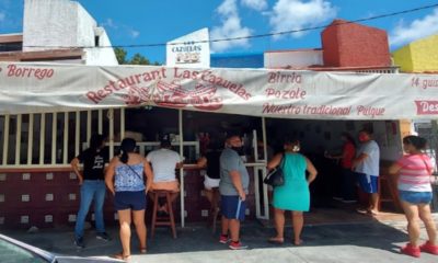 Comensales y empleados en restaurante de Cancún golpean y someten a cobradores de "piso"