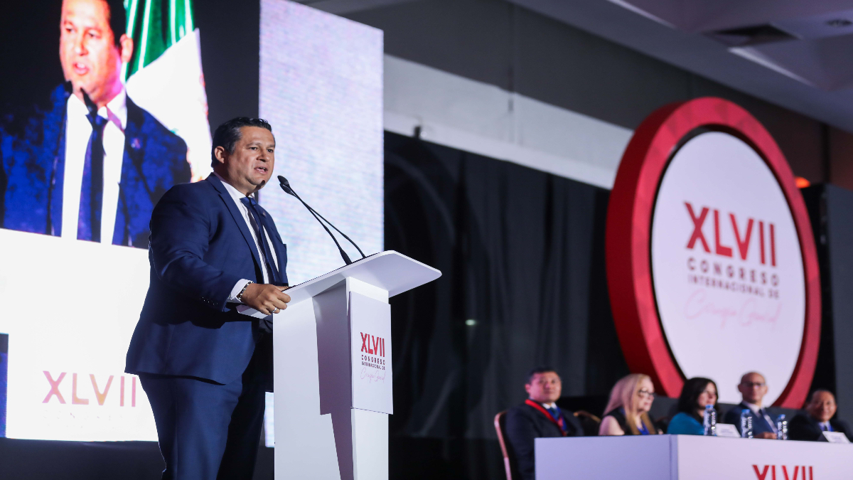 Diego Sinhue Rodríguez da la bienvenida a 3 mil cirujanos al Congreso Internacional de Cirugía General