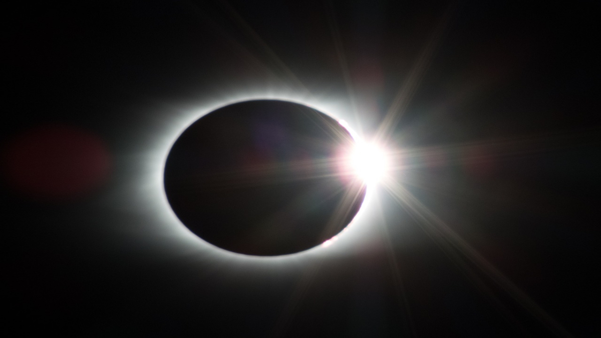 Entre mitos, miedo y supersticiones: Así ha sido observar un eclipse a lo largo de la historia