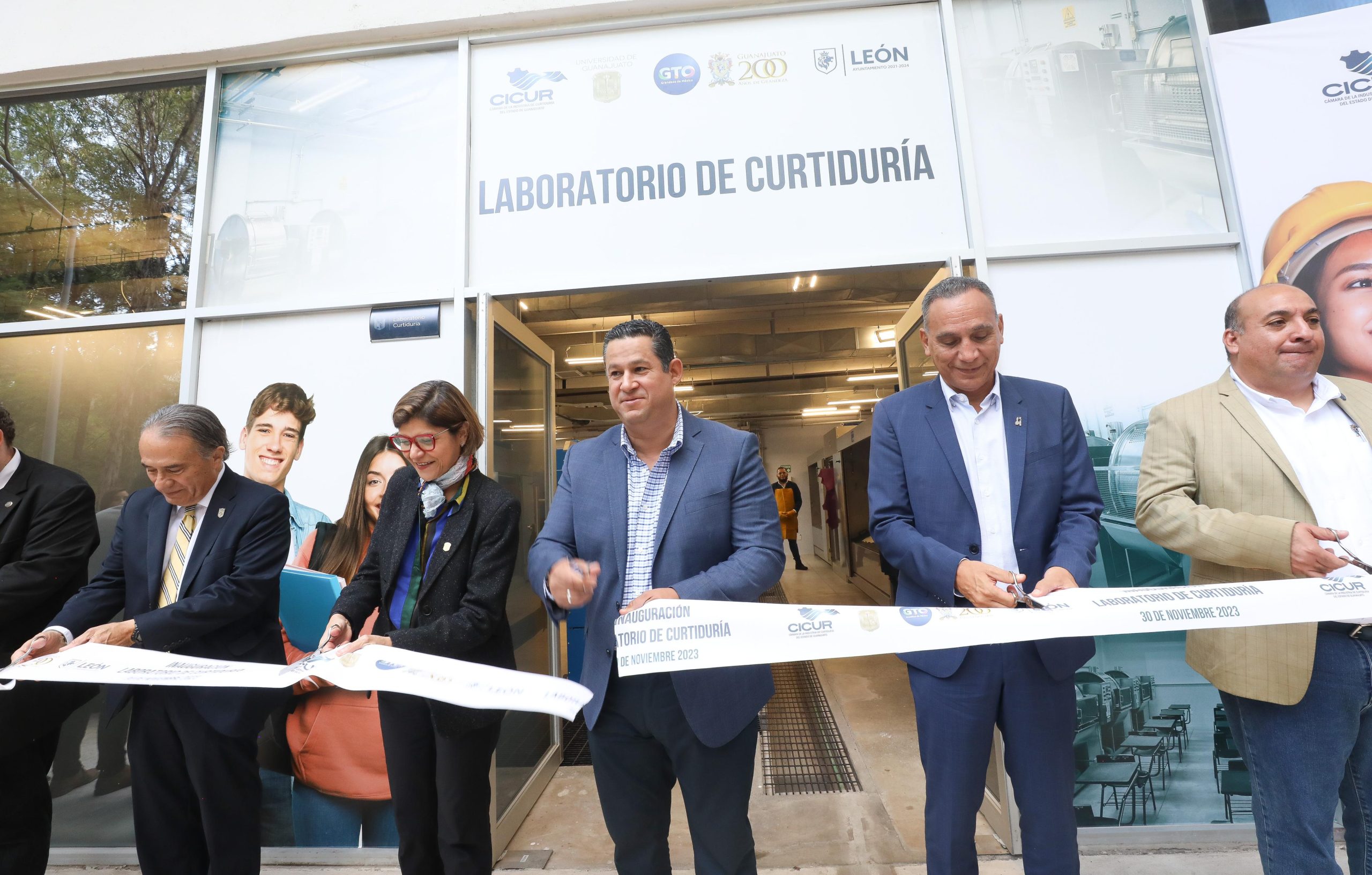 Diego Sinhue Rodríguez inaugura el laboratorio para capacitar a los futuros profesionales del cuero en Guanajuato