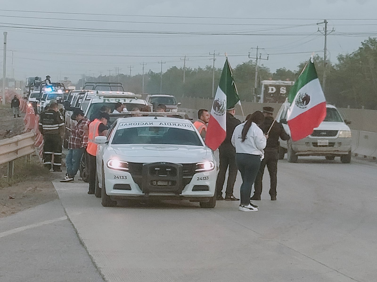 La Guardia Nacional vigila a la caravana de paisanos que viajan de Tamaulipas a Querétaro