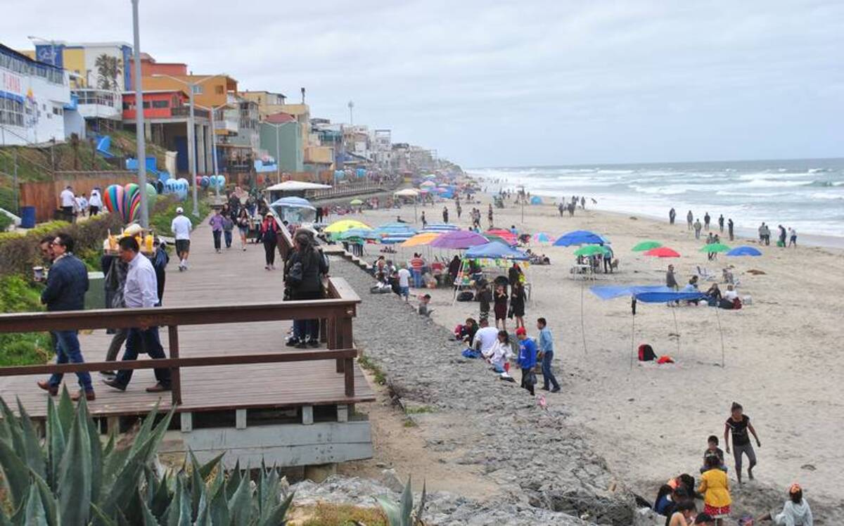 Los comerciantes del Malecón son afectados por la contaminación de las Playas de Tijuana