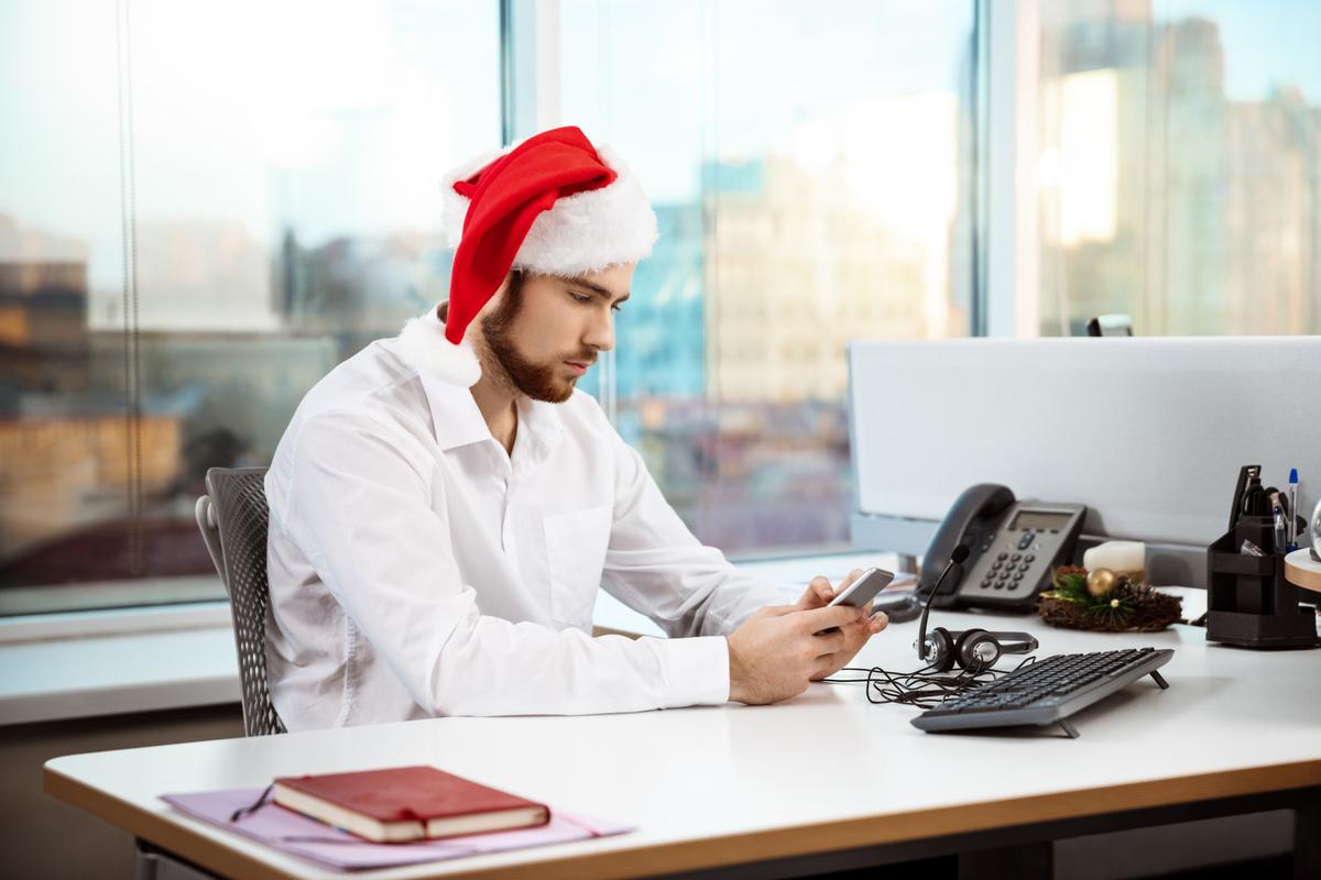 ¿La temporada navideña te genera estrés laboral? Así puedes mantener tu productividad