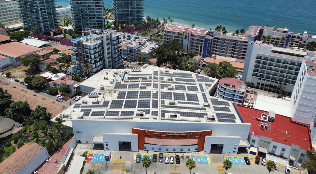 Instalan más de 60 centrales fotovoltaicas en tiendas Chedraui para reducir su huella de carbono