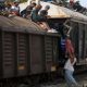 Evitan que migrantes sigan subiendo a los trenes por que es un riesgo muy alto