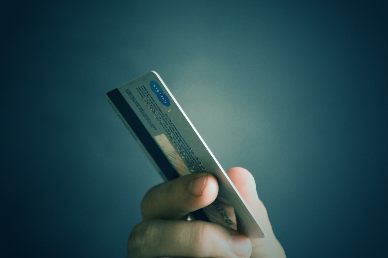 El PAN propone prohibir que comercios cobren comisiones “extra” por pagos con tarjetas bancarias