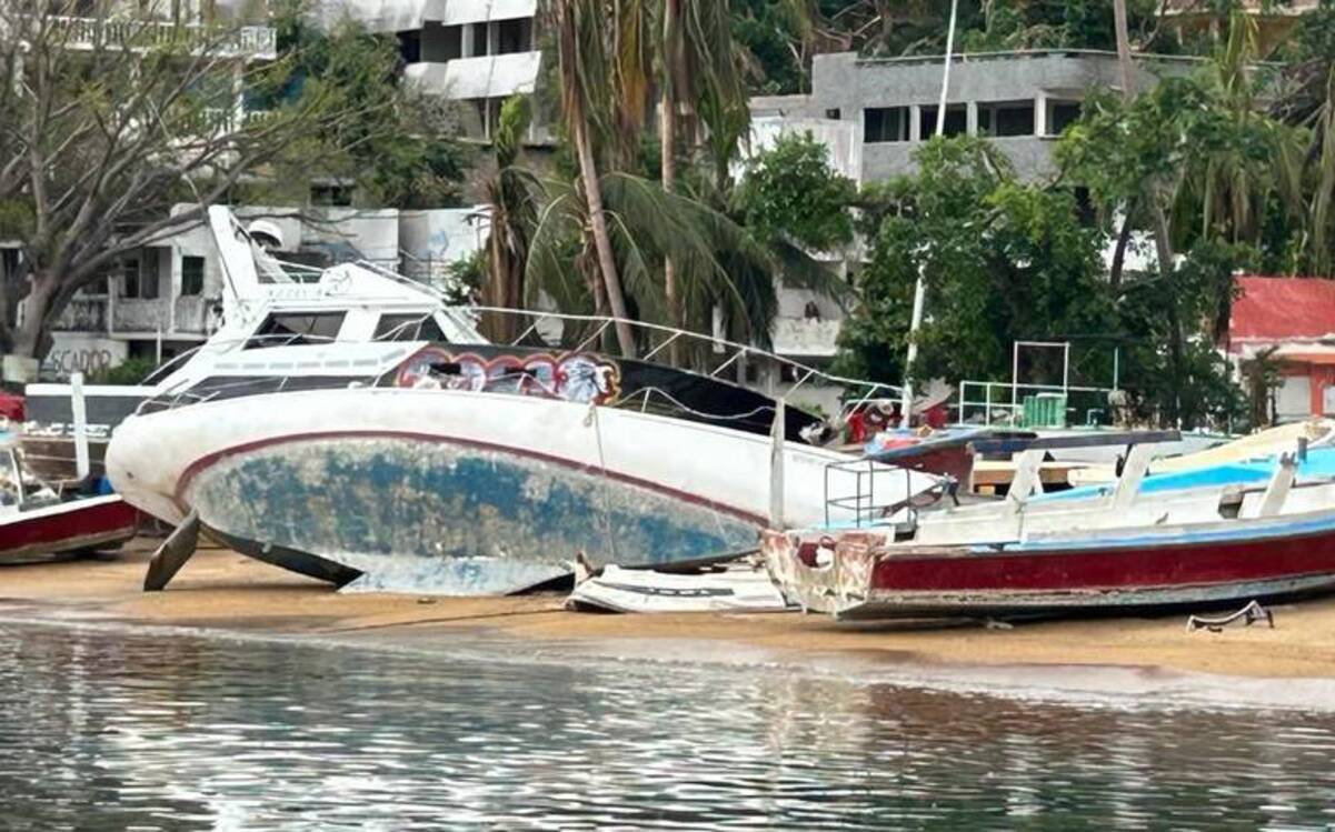 Arquitectos llaman a retirar embarcaciones en playas de Acapulco dañadas por Otis
