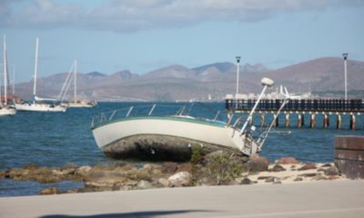 En La Paz buscan a dueños de embarcaciones varadas en la bahía