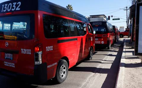 Por retraso de camiones, taxis rojos seguirán en corredor Agua Caliente (Tijuana)