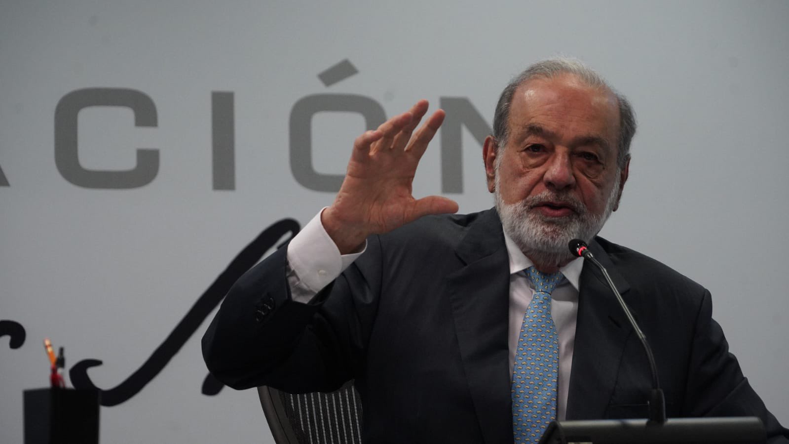 Telmex ya no es negocio, pero no lo voy a vender: Carlos Slim