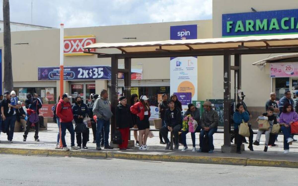Los usuarios de transporte en Hermosillo esperan hasta 50 minutos por un camión