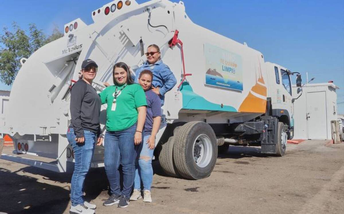 Griselda y tres mujeres más encabezan la primera cuadrilla de recolectoras de basura en Hermosillo