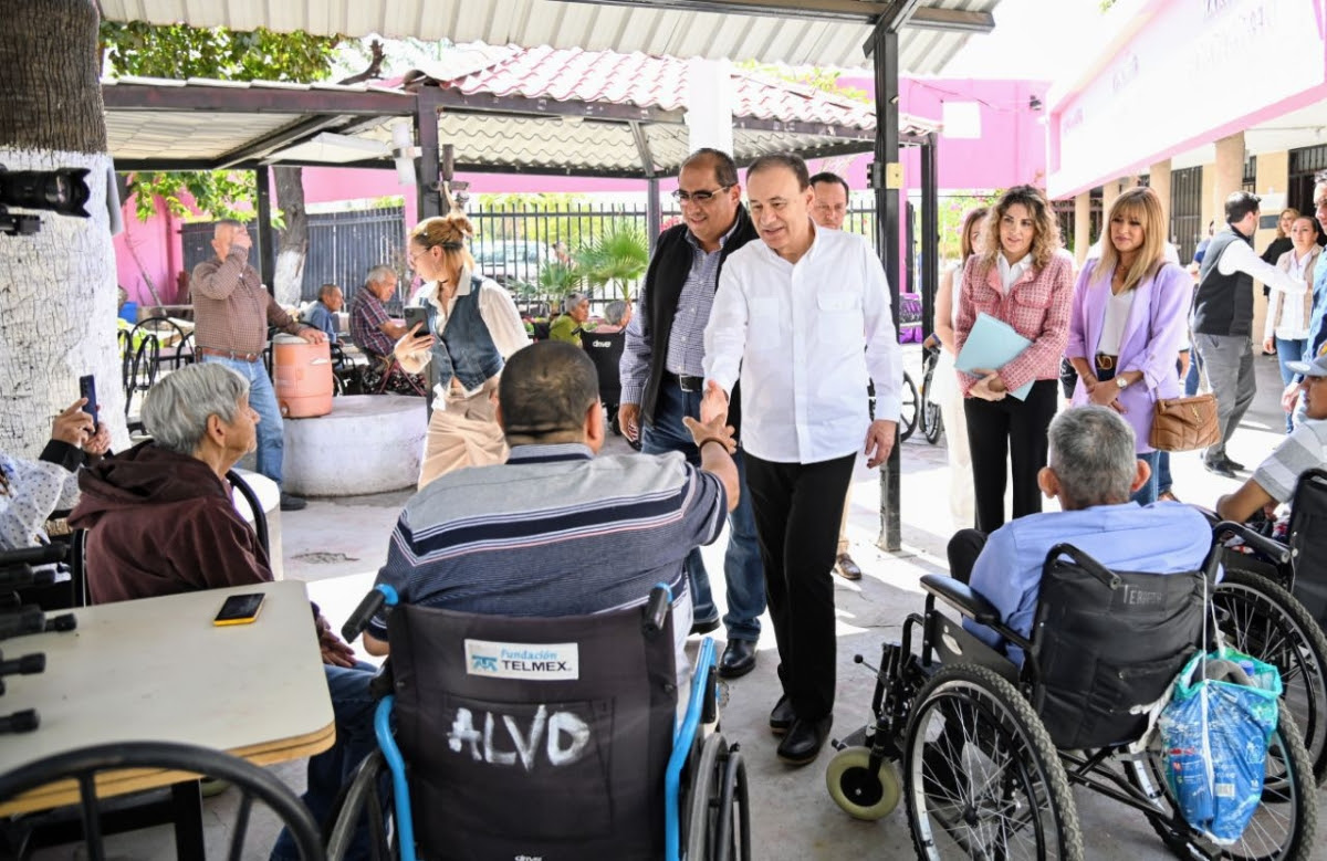 El gobernador de Sonora supervica la jornada de salud en el Albergue Luz Valencia