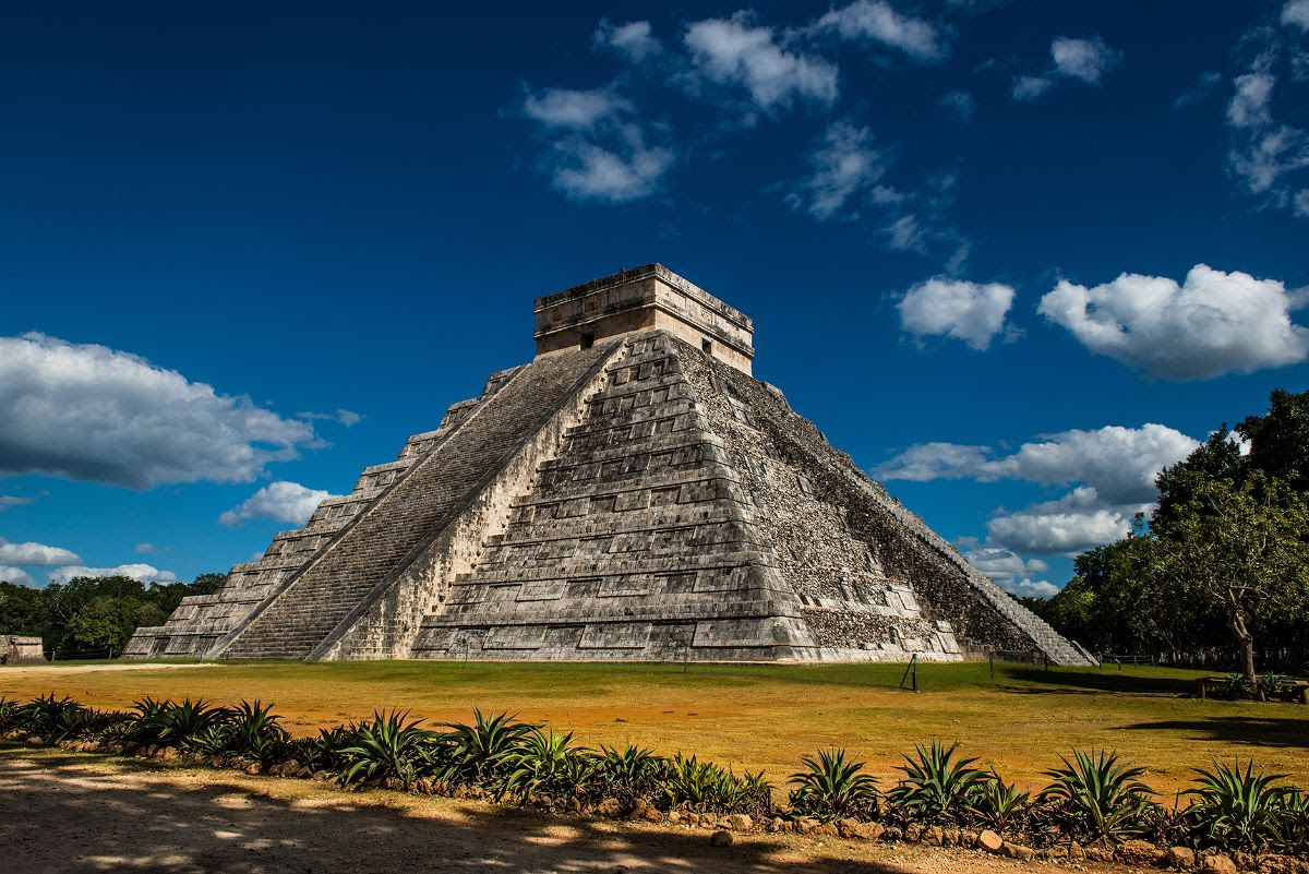 De Yucatán a Chajnantor: De la precesión de los equinoccios hasta la nueva era del electromagnetismo