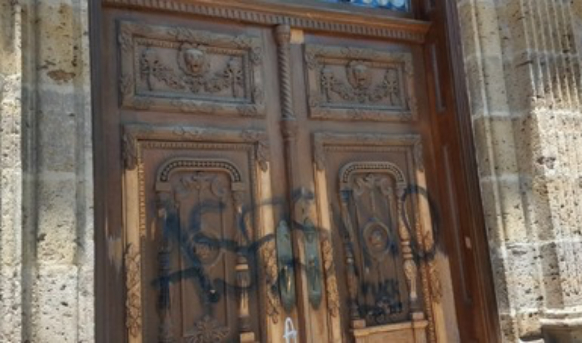 Movimiento Ciudadano pide castigo de hasta 10 años de prisión al vandalismo contra monumentos históricos