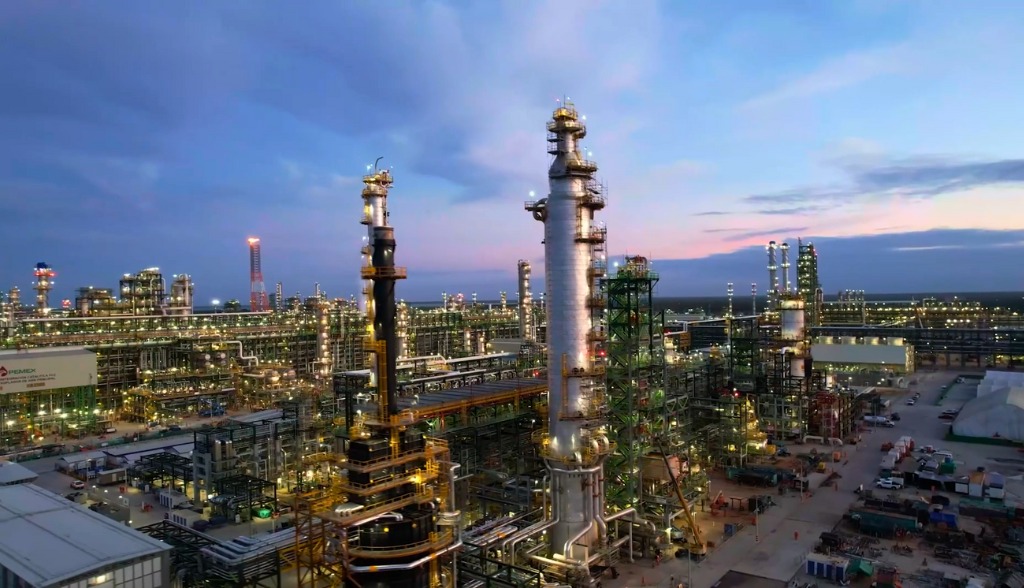 AMLO asegura que la refinería de Dos Bocas producirá gasolina a finales de marzo