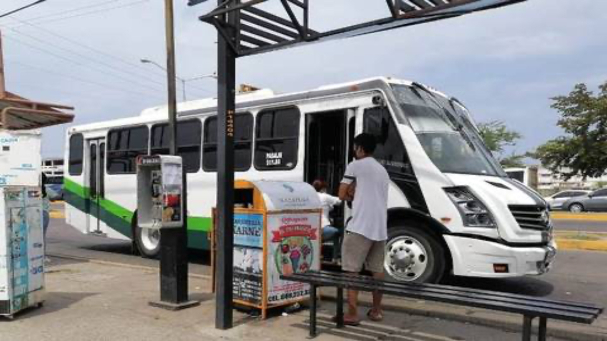 En Mazatlán, choferes de camiones no respetan el precio del transporte